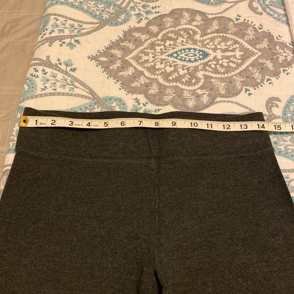 Two pairs Hue leggings. One Black and One Charcoal. Medium. - Picture 7 of 8
